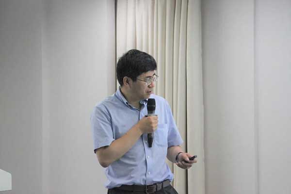 ����ף�R2020���˹������c�����ۡ�����Փ���A�M��Ļ